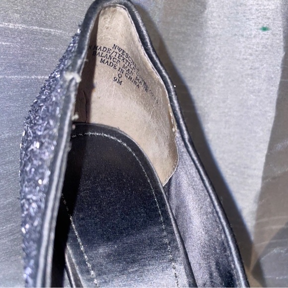 Silver Statement Heels! Classy open toed metallic heel pumps! - Picture 3 of 4